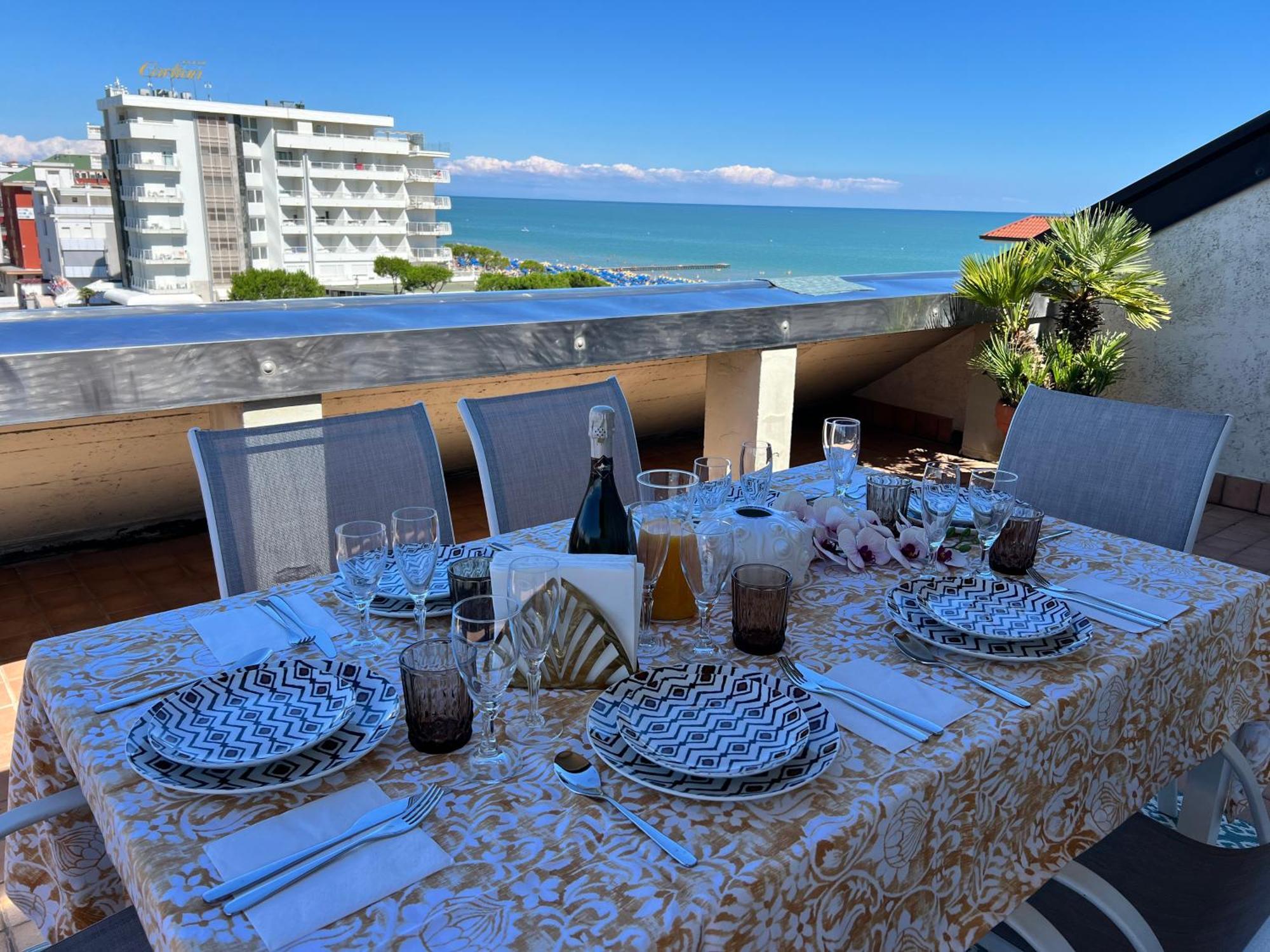 Blue Moon Penthouse Lido di Jesolo Exterior foto